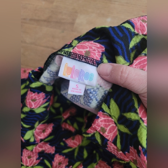 Lularoe Cassie Skirt , Floral, Size Small - Picture 4 of 5